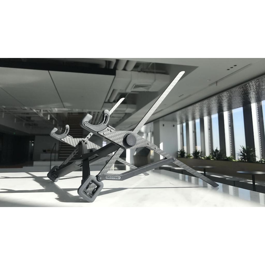 NEXSTAND K1 - Carbon Fiber Fartölvustandur